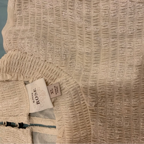 Knox Rose Size XL blouse. Cream color, burn out floral print. - Picture 3 of 3